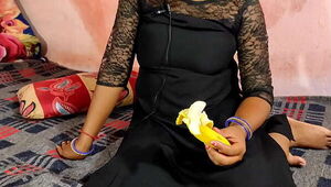 Bhabhi ka birtHDay hai devar gift me kela de raha hai